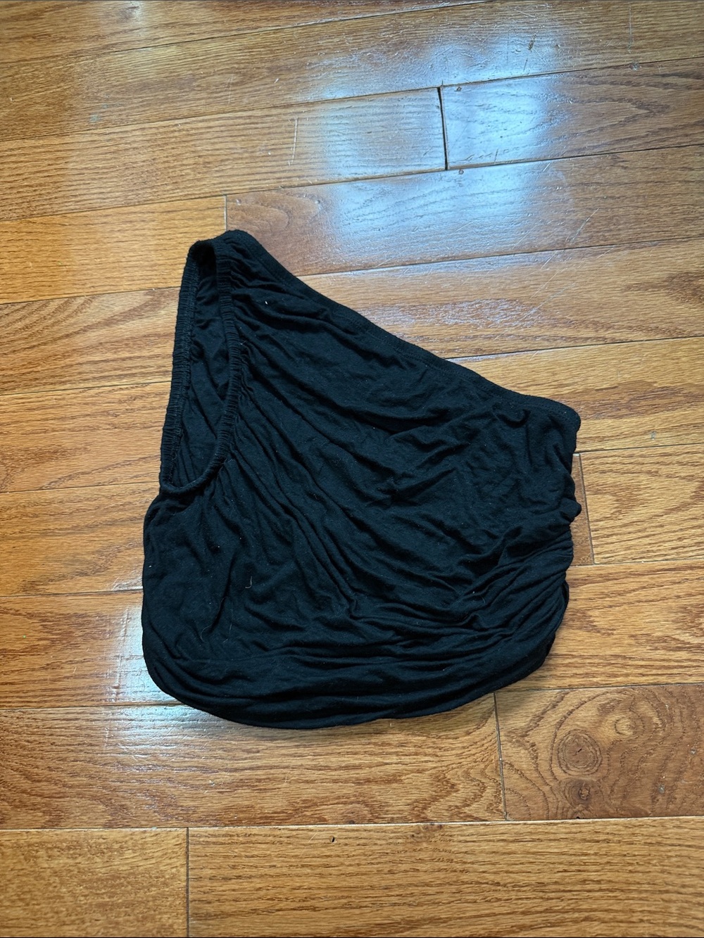 vestique Black One-Shoulder Crop Top